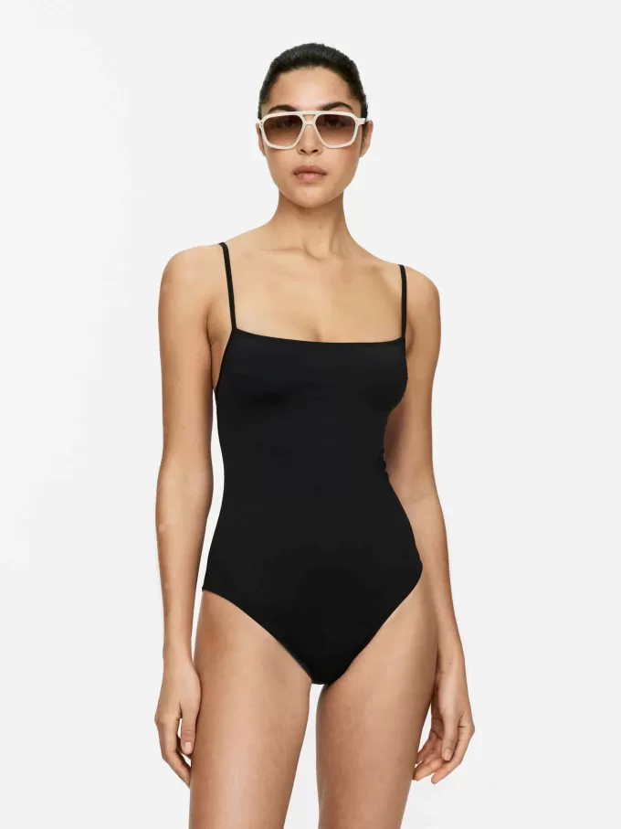 Badedragt med firkantet hals