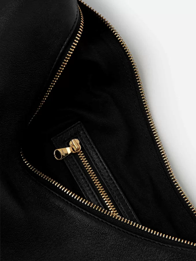 Mellemstørrelse buet skuldertaske