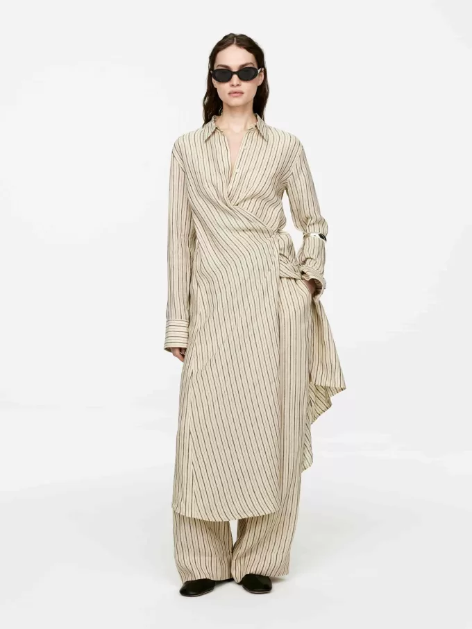 Omslag-detalje linned kjole