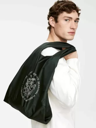 ARKET CAFÉ Pakbar pose