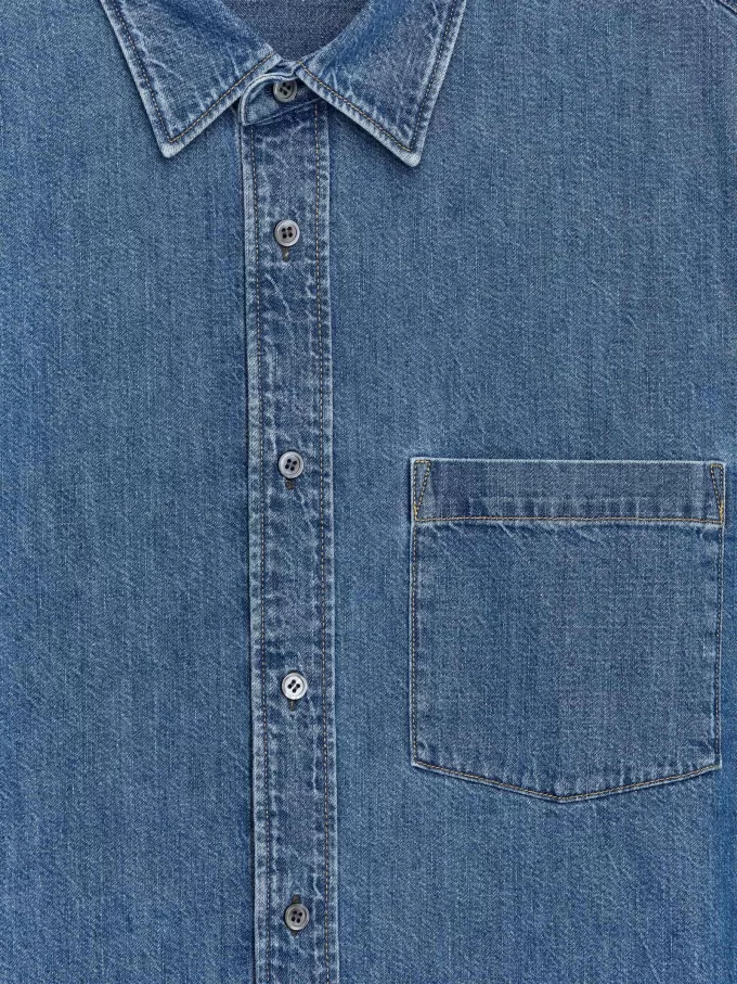 Afslappet denimskjorte