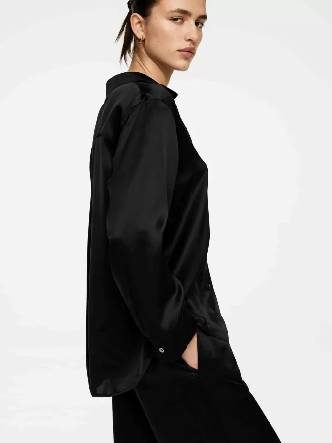 Afslappet silkeskjorte