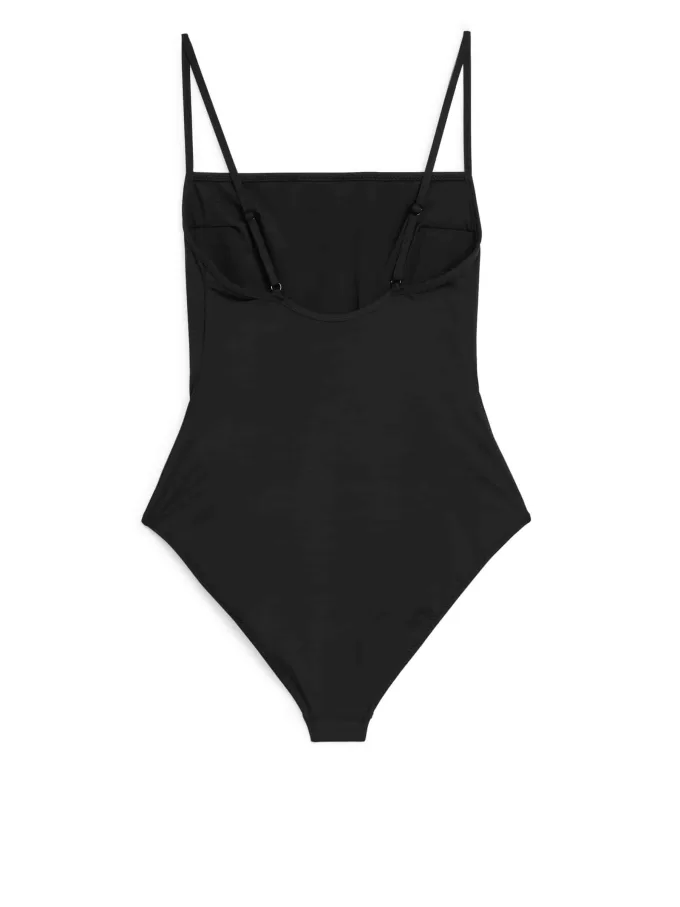 Badedragt med firkantet hals