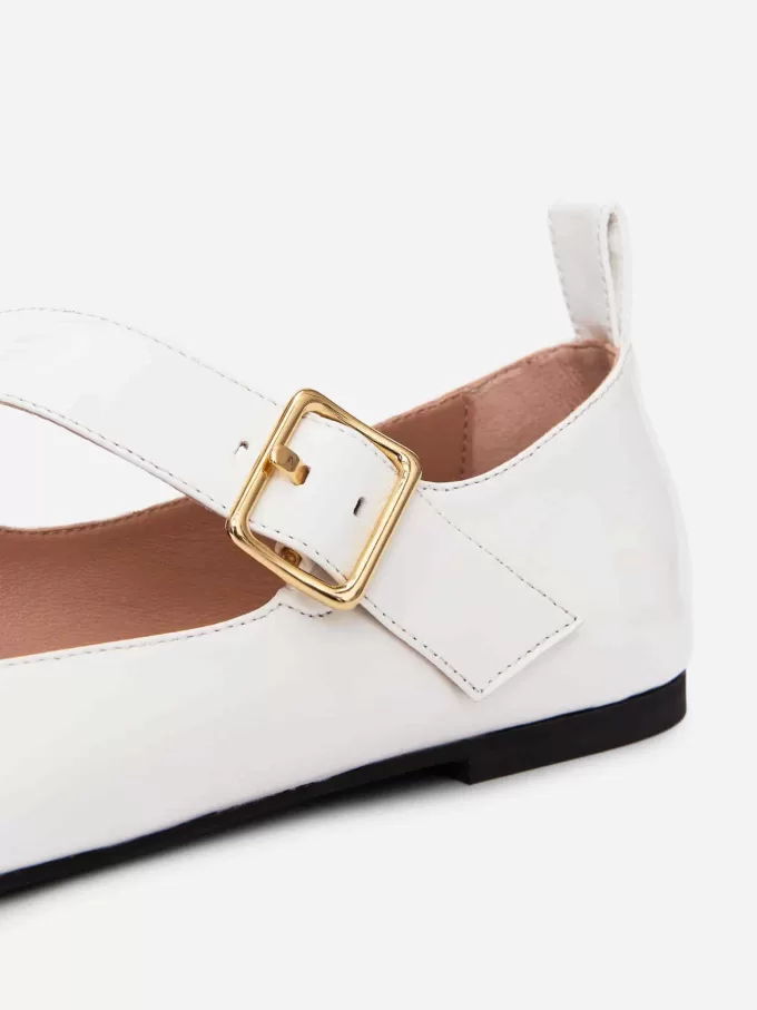 Balletlejligheder i lakeret læder Balletlejligheder i lakeret læder