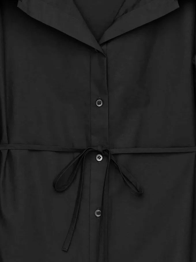 Bluse med bred krave