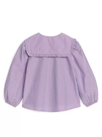 Bluse med flæsekrave