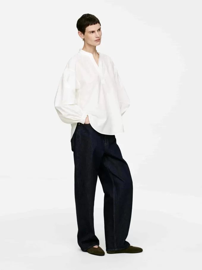 Bluse med volumenærmer