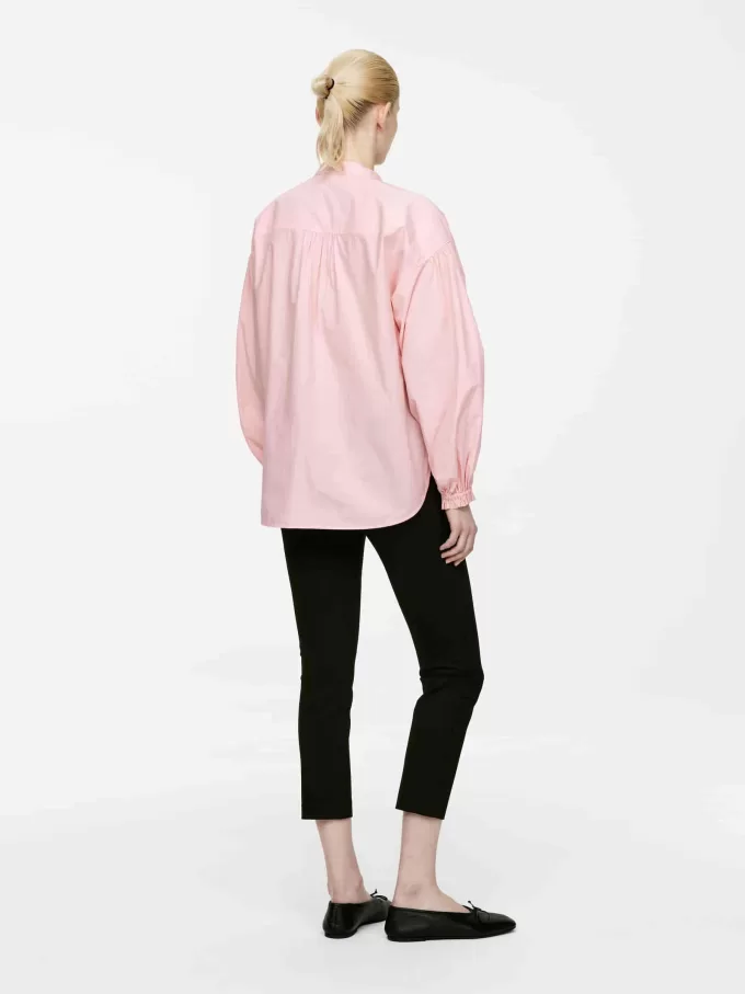 Bluse med volumenærmer