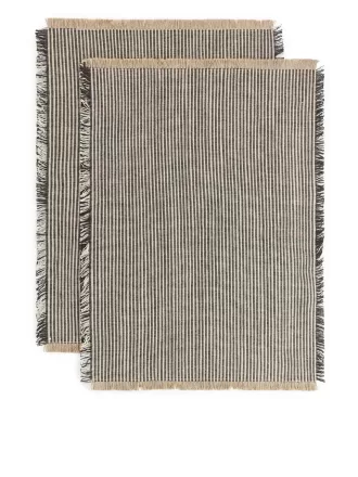 Dækkeserviet i linnedblanding med 2 stk