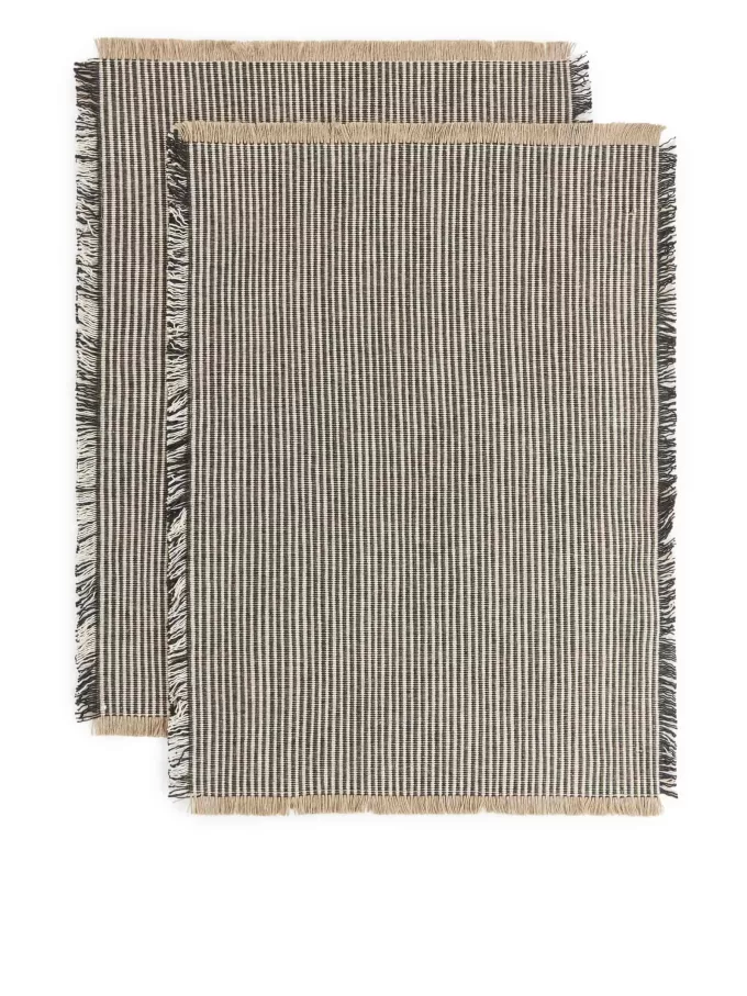 Dækkeserviet i linnedblanding med 2 stk Dækkeserviet i linnedblanding med 2 stk