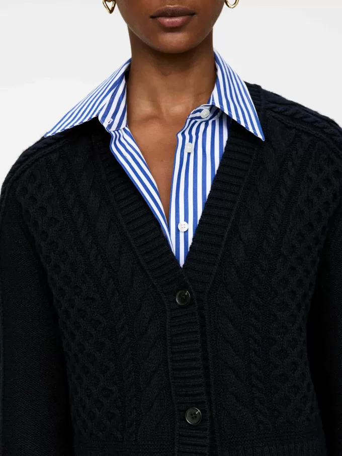 Kabelstrikket uldcardigan Kabelstrikket uldcardigan