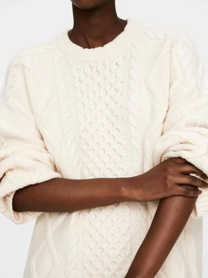 Kabelstrikket uldtrøje Kabelstrikket uldtrøje