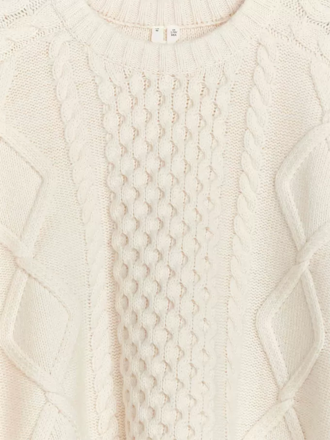 Kabelstrikket uldtrøje Kabelstrikket uldtrøje