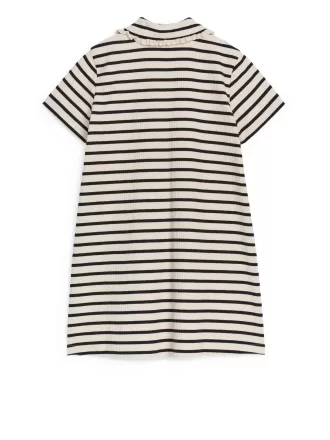 Kjole med flæsekrave