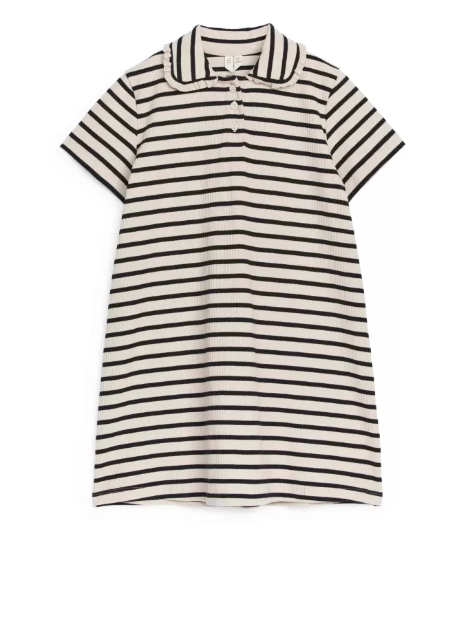 Kjole med flæsekrave