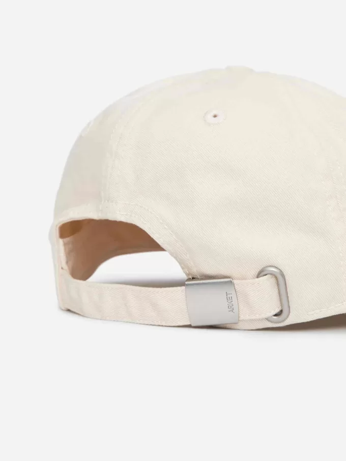 Kontrastfarvet hætte