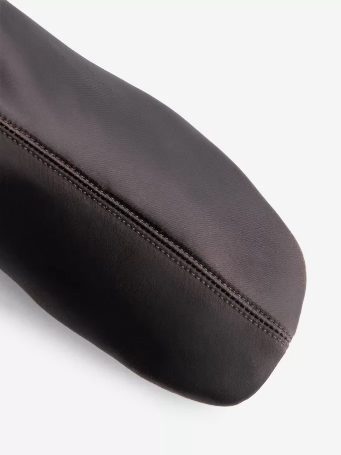 Over-knæet satinsøvler