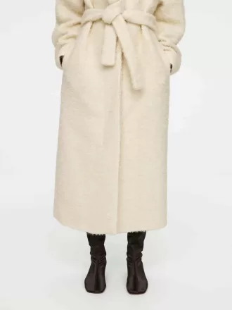 Over-knæet satinsøvler