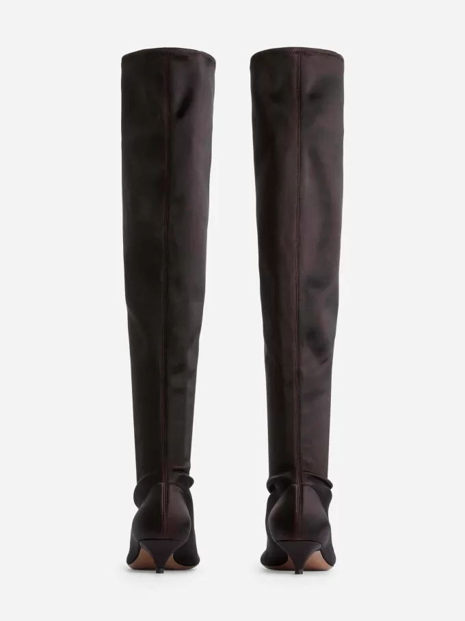 Over-knæet satinsøvler