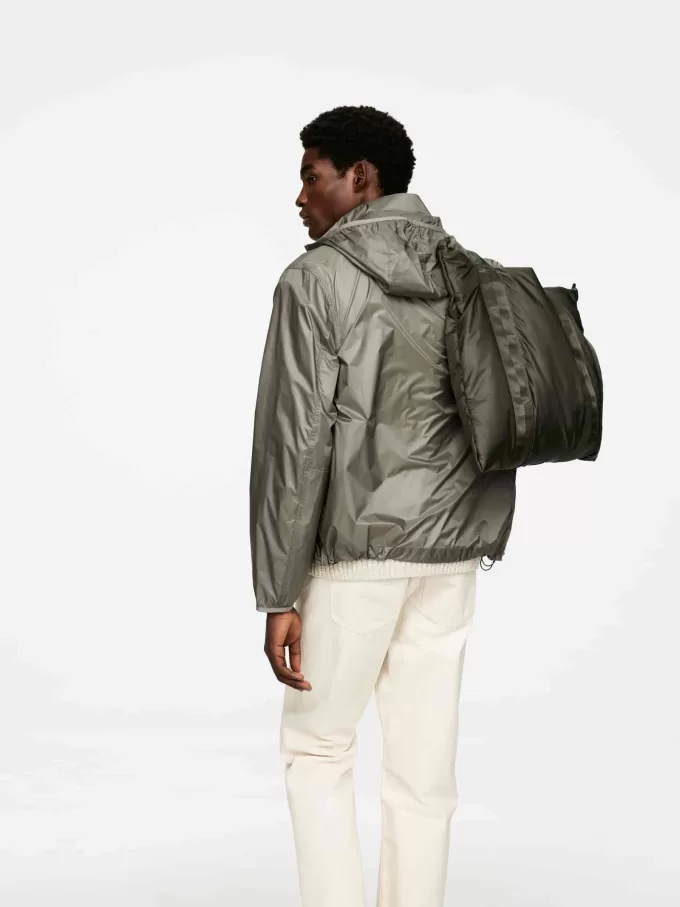 Pakbar pose Pakbar pose