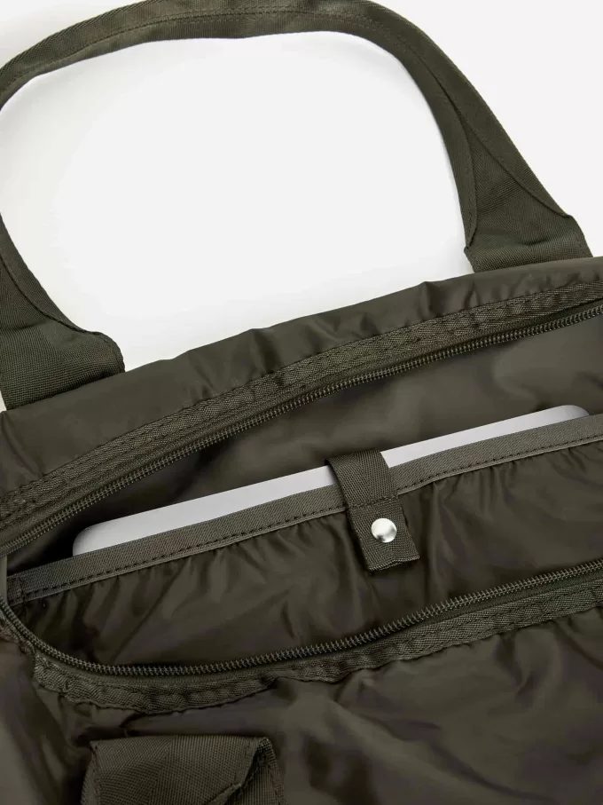 Pakbar pose Pakbar pose