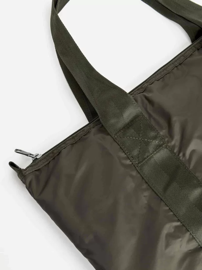 Pakbar pose Pakbar pose