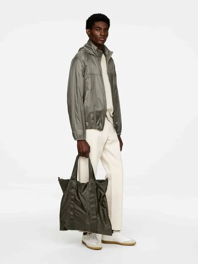 Pakbar pose Pakbar pose