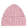 Ribbet beanie i uldblanding Ribbet beanie i uldblanding