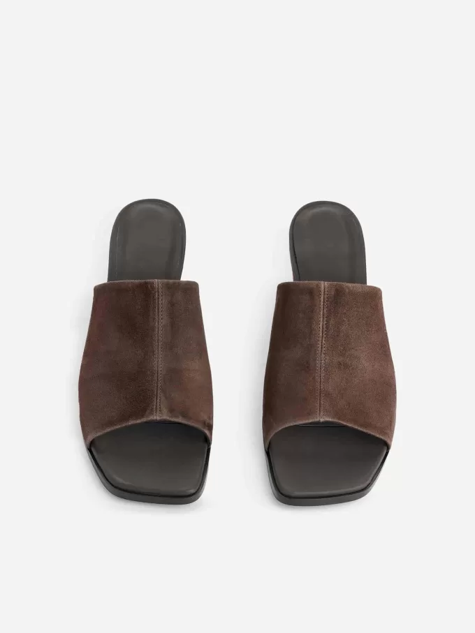 Sandaler i ruskind med mellemhæl