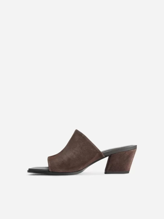 Sandaler i ruskind med mellemhæl