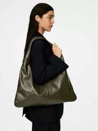 Skinnende lædertaske