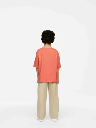 T-shirt med kraftig tryk