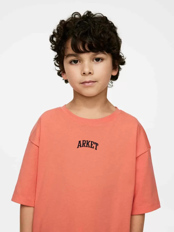 T-shirt med kraftig tryk