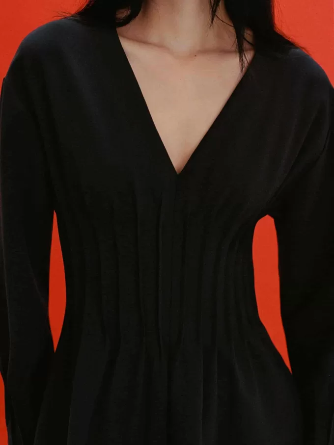 V-hals plisseret kjole V-hals plisseret kjole