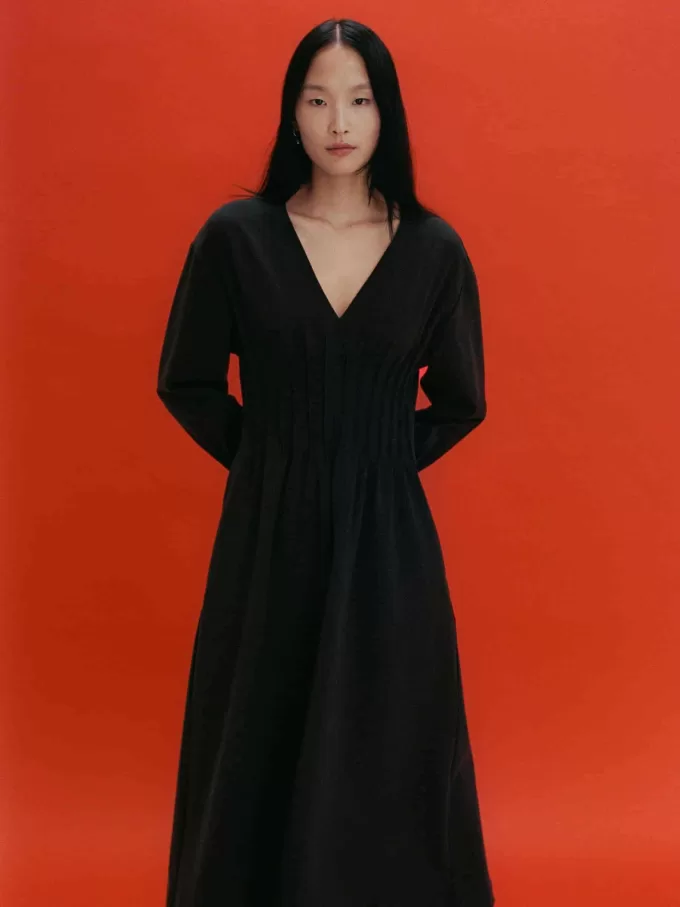 V-hals plisseret kjole V-hals plisseret kjole